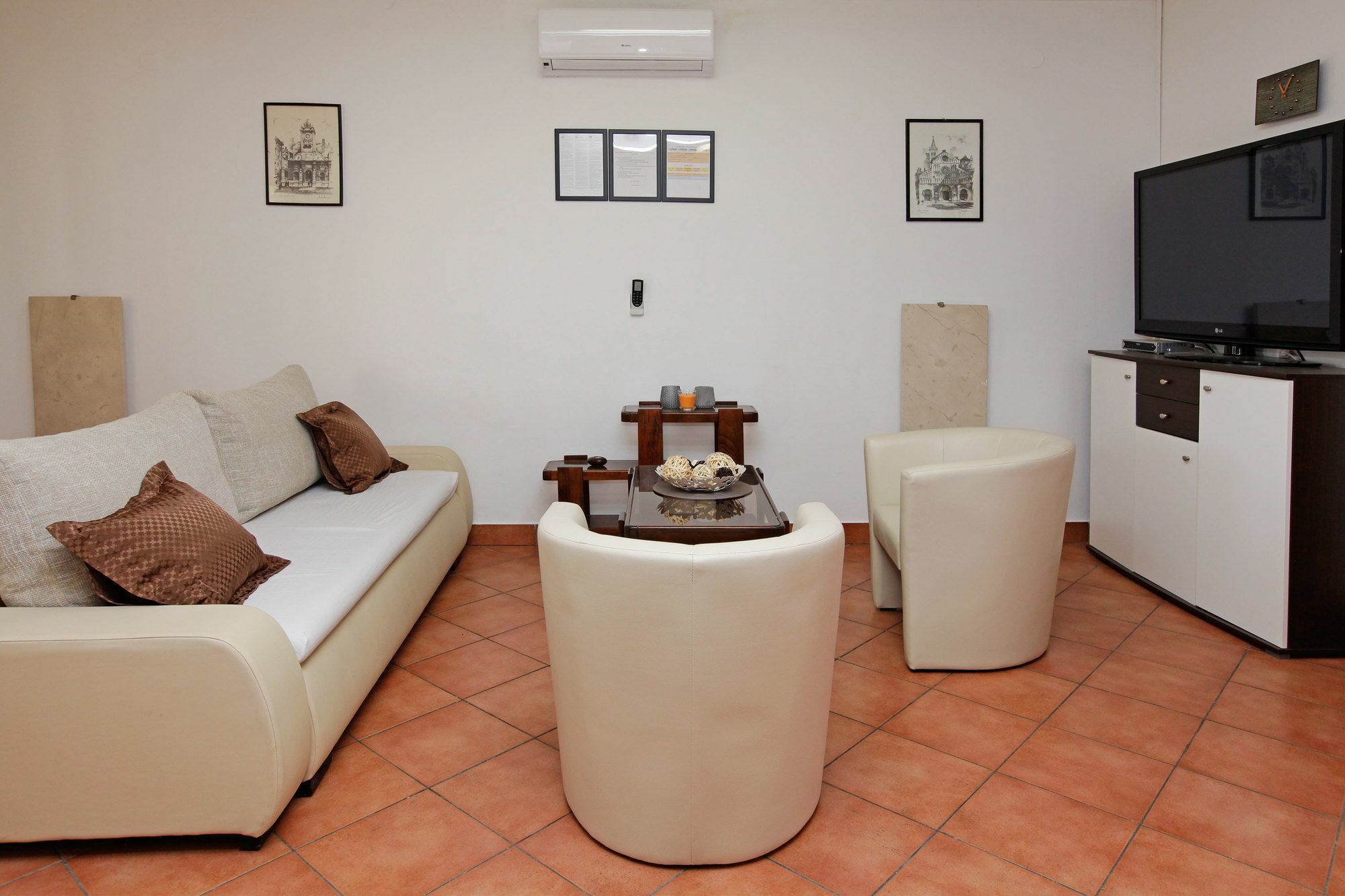 Rose Garden Apartments Bol Esterno foto